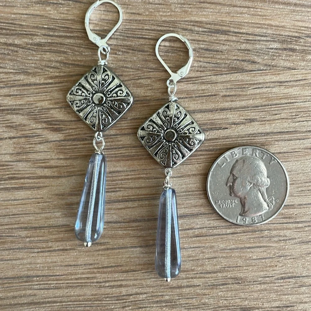 HAND CRAFTED EARRINGS Clear Grayish-Blue Drops Decorative Silver Plated Beads